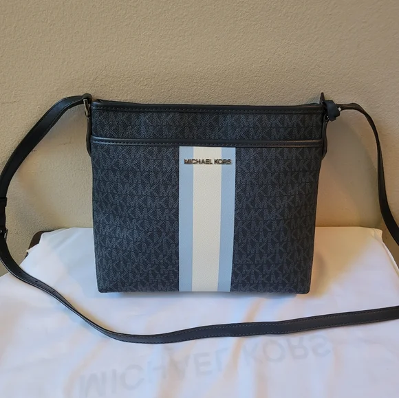Michael kors crossbody bag - Picture 12 of 15